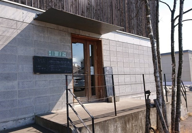 釧路市にあるカフェ　shop&cafe RHYTHM(リズム)の入り口