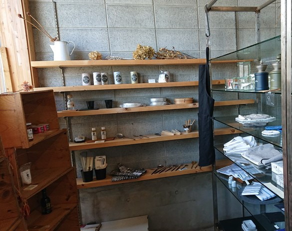 釧路市にあるカフェ　shop&cafe RHYTHM(リズム)　店内の雑貨売り場