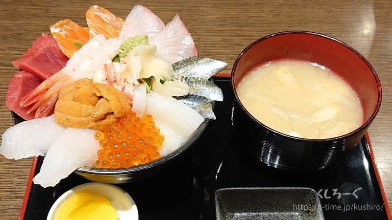 【釧路町】釧ちゃん食堂の釧路本店で海鮮丼・焼き魚など海の幸を堪能しよう