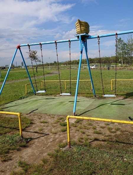 釧路大規模運動公園　子供の広場にあるブランコ
