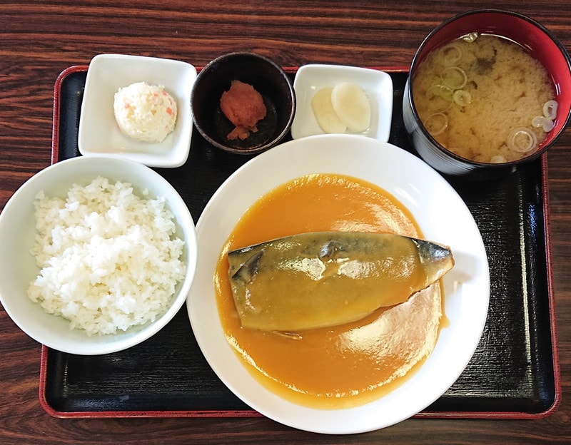 マリントポス（釧路水産センター）内にある「釧ちゃん食堂」で食べられる　さば味噌煮定食